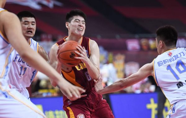 九游娱乐 国家队后卫表现不佳，程帅澎因伤缺阵，郭士强被迫启动重建